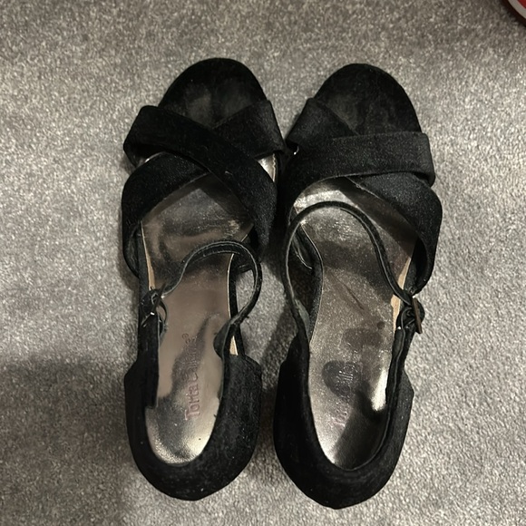 Velvet heels size 8 1/2 - Picture 3 of 7